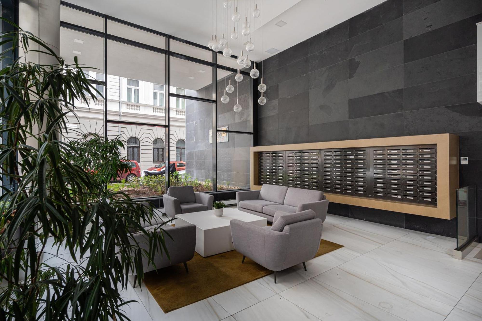 Blooming Budapest Apartment With Free Underground Parking Buitenkant foto